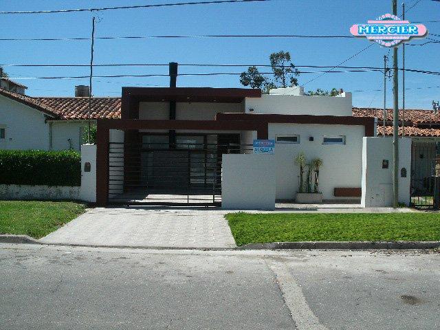 Casa en Alquiler en Miramar sobre calle calle 22 N°1732,